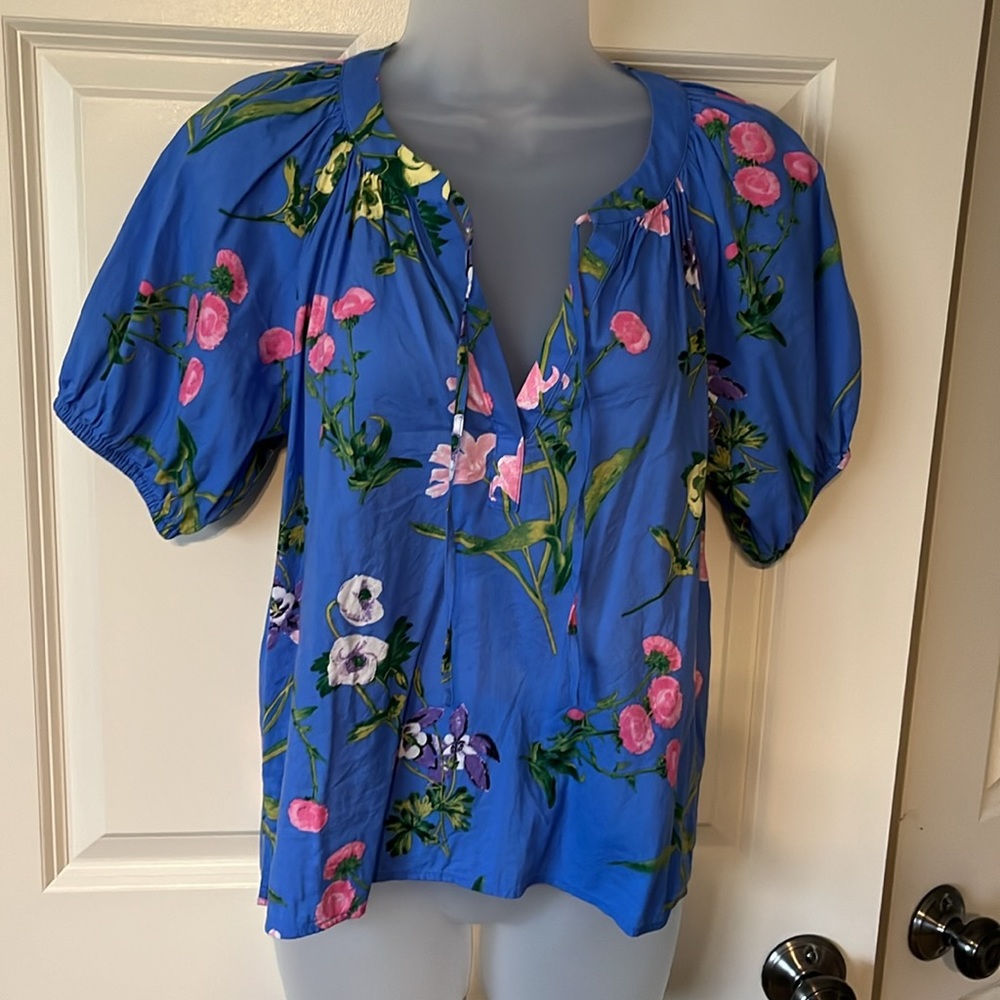 Beautiful spring summer top! Cotton and super soft. Beautiful colors!